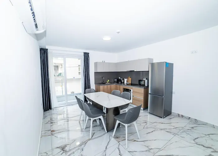 Modern Cosy Fully Equipped Apartment